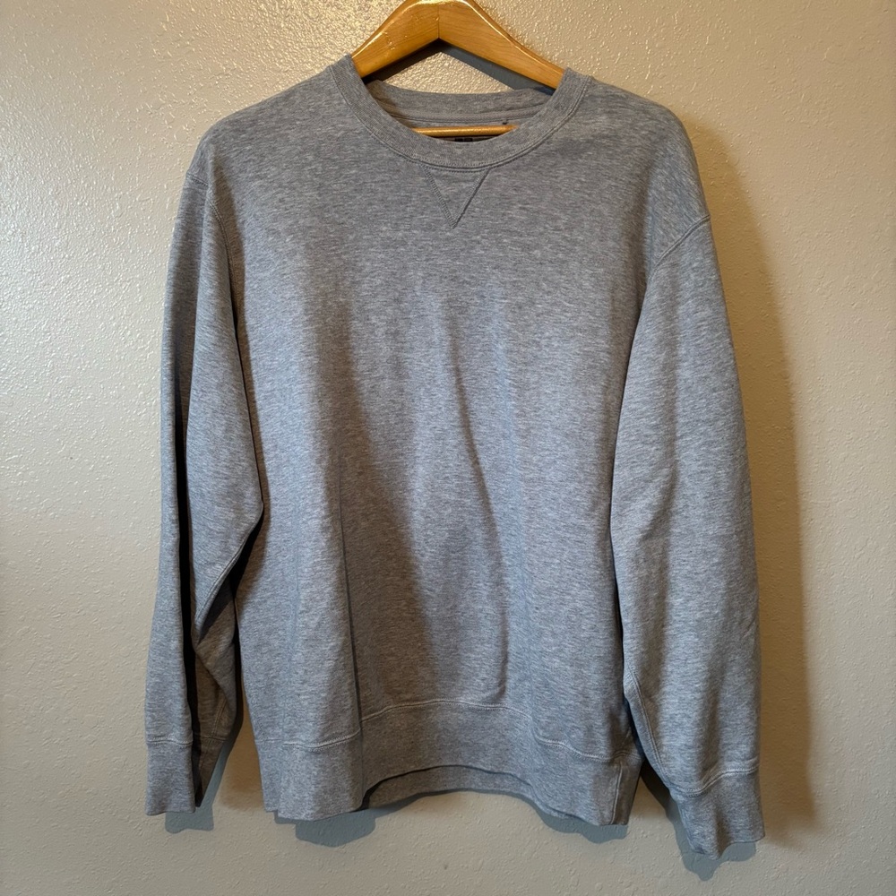 Uniqlo crew neck sweatshirt